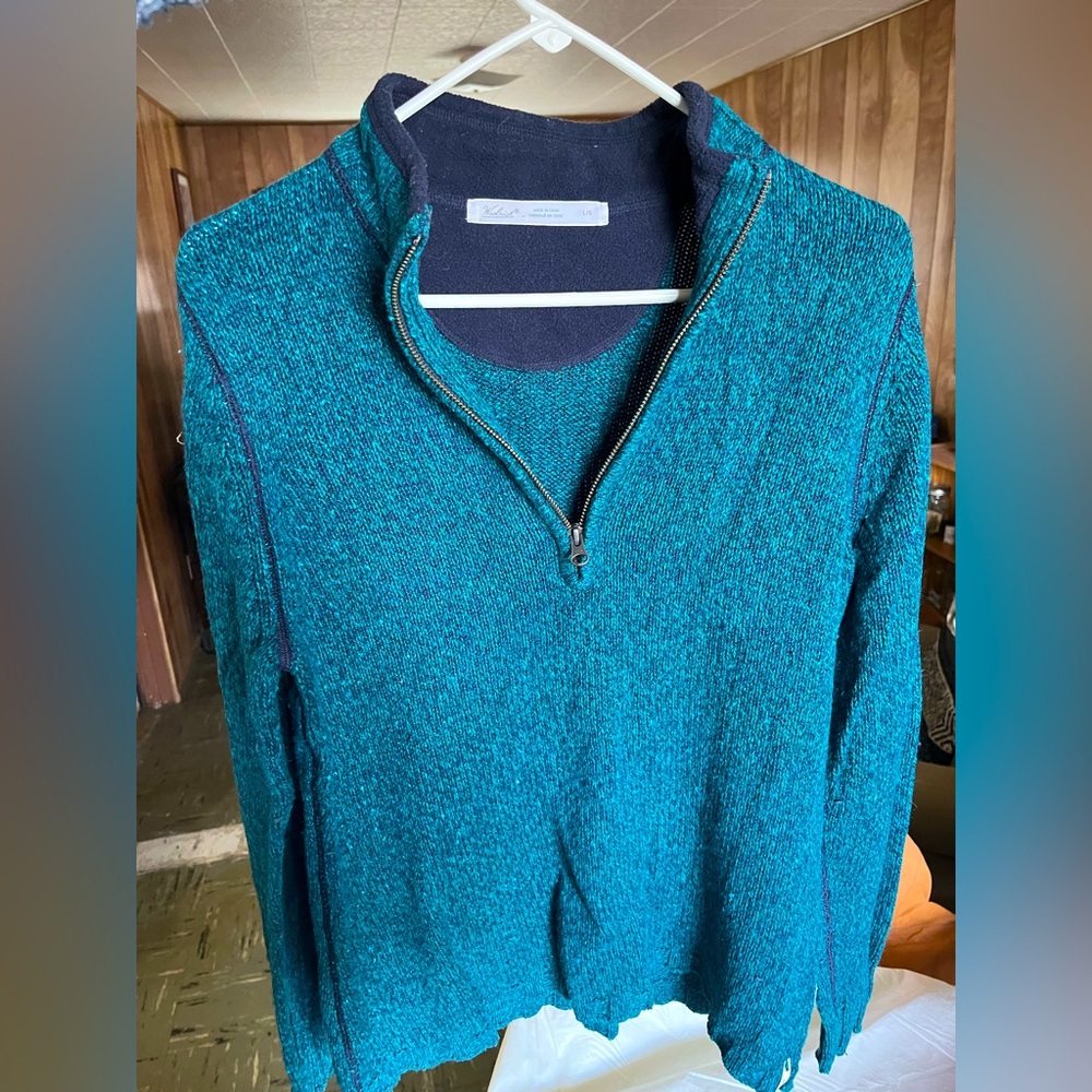 Woolrich quarter zip sweater
Teal, Size Large